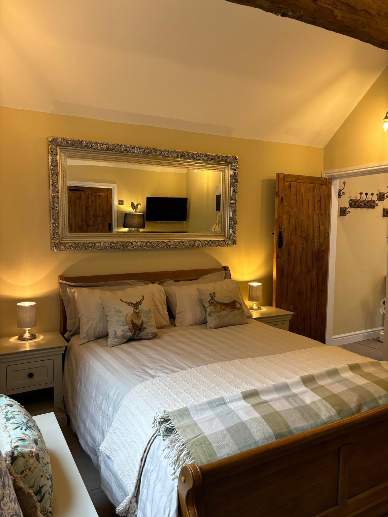 Mulberry House Farm Mulberry Lodge Чипенъм Екстериор снимка